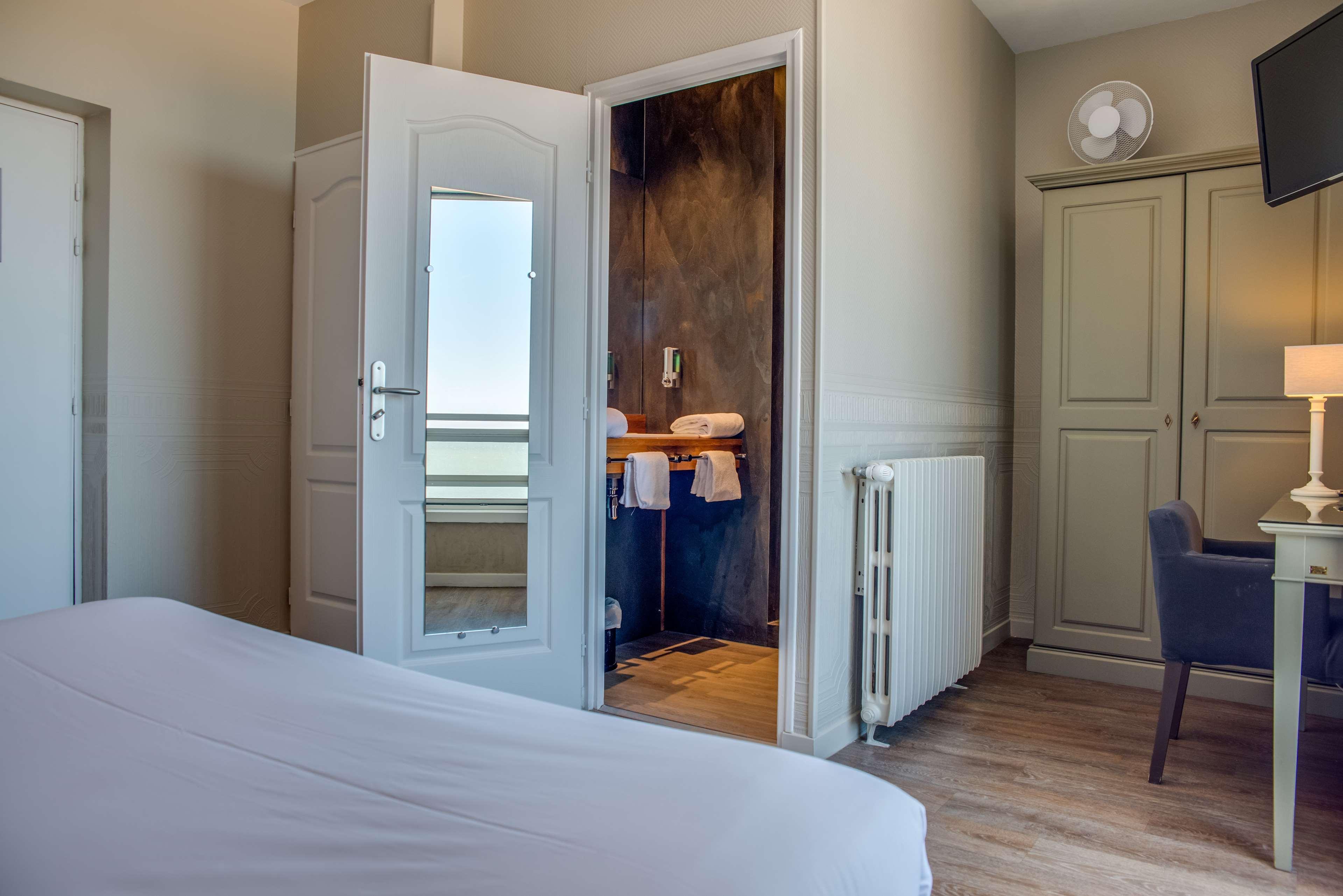 Best Western Hotel De La Plage Saint Marc Sur Mer Exterior photo